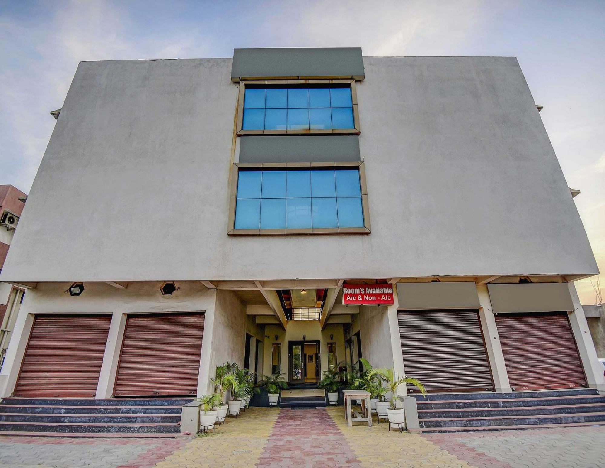 Hotel O Plus Corporate One Khapa  Екстериор снимка
